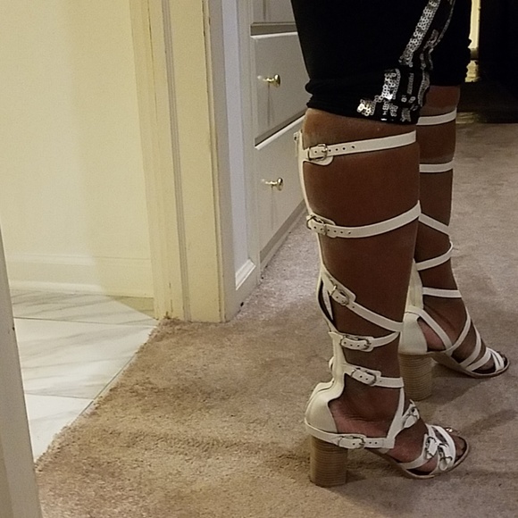 BALENCIAGA WHITE LEATHER STRAPPY SANDALS - Picture 4 of 8